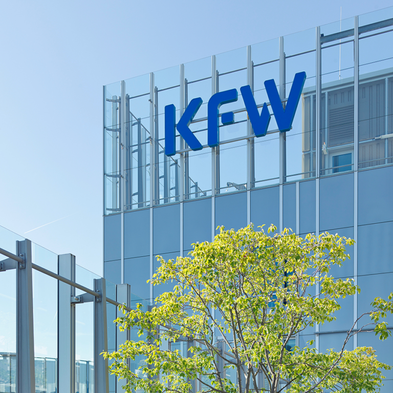 Förderstopp für Wärmepumpen nach den Neuwahlen? Sichern Sie sich jetzt noch bis zu 70 % Zuschuss der KfW-Bank für den Heizungstausch zur Wärmepumpe.