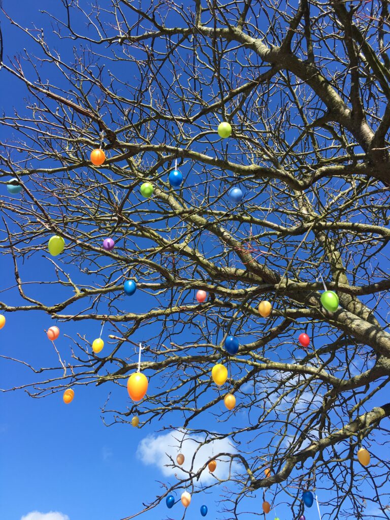 Wir wünschen all unseren Kunden und Geschäftspartnern ein buntes und frohes Osterfest!