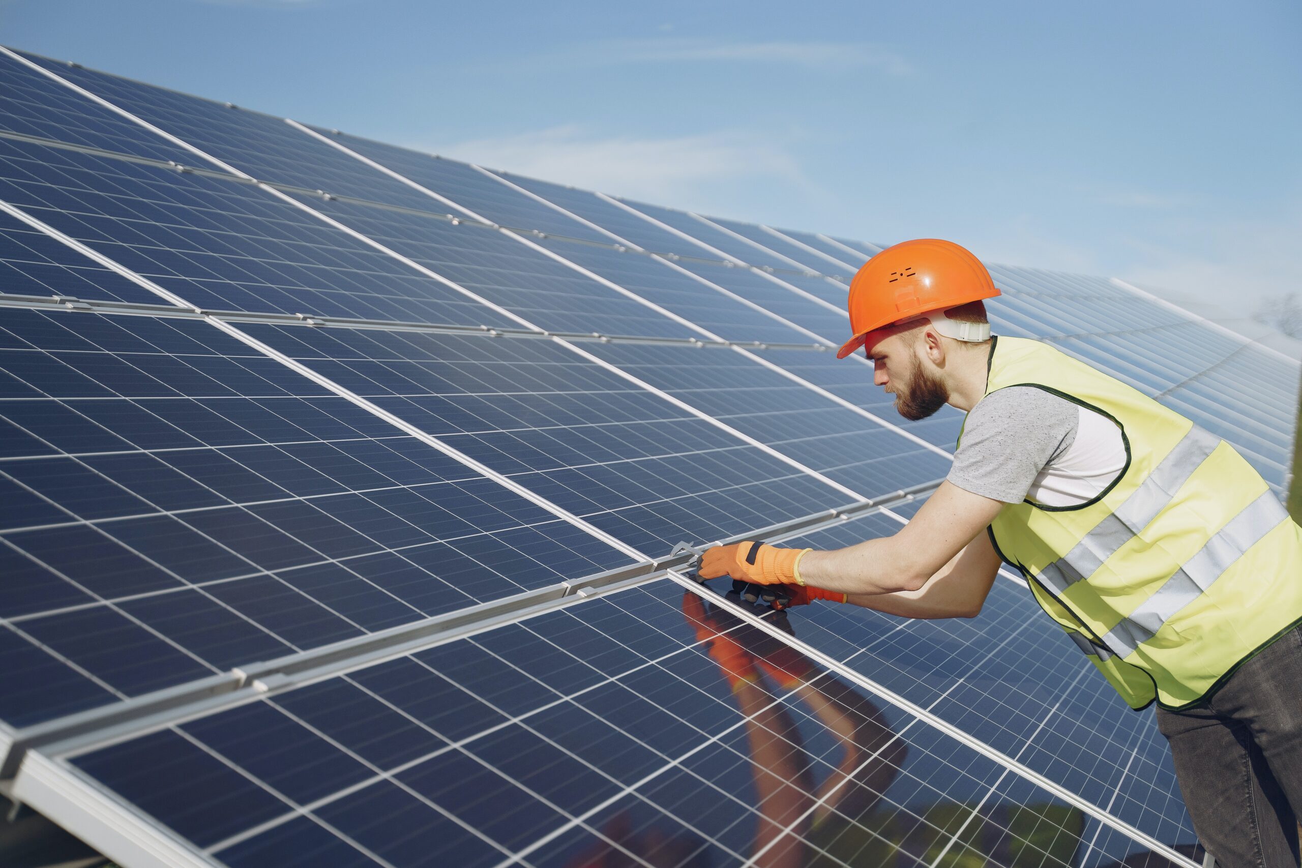 Lass die Sonne rein! Solaranlage für Hauptsaison bereit machen