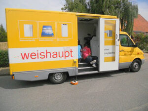 Produktschulung im Weishaupt Info-Mobil