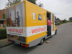 Produktschulung im Weishaupt Info-Mobil